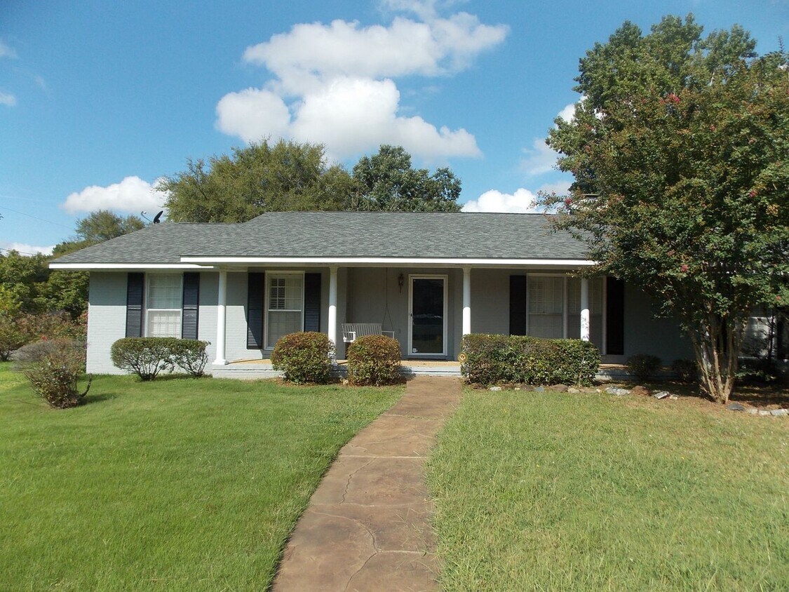 Primary Photo - 3 bedroom 2 bath Windsor Park
