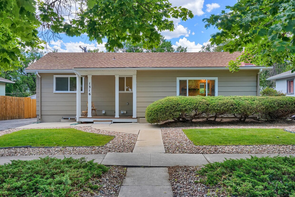 Primary Photo - 1316 N Foote Ave