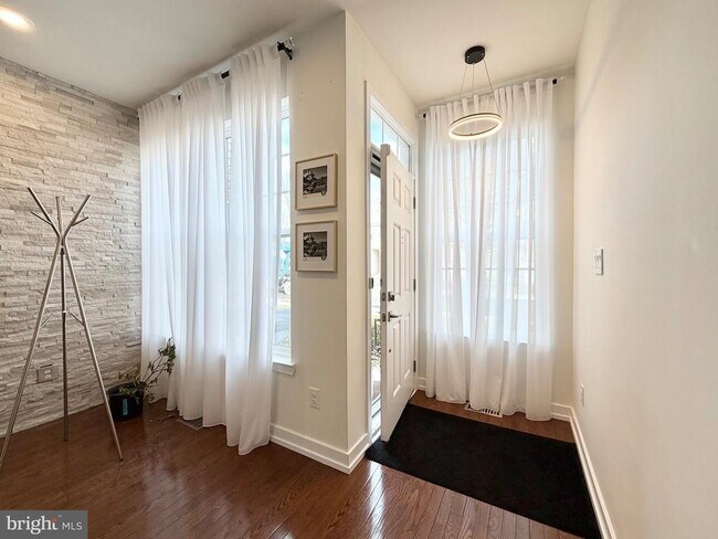 Building Photo - 308 Roarks Trail