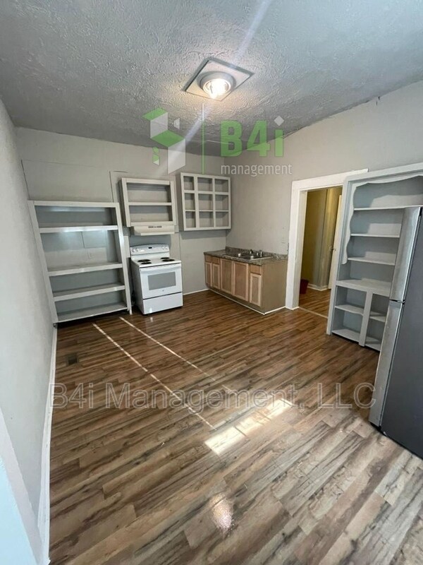 Foto del edificio - 1583 Elm St NE