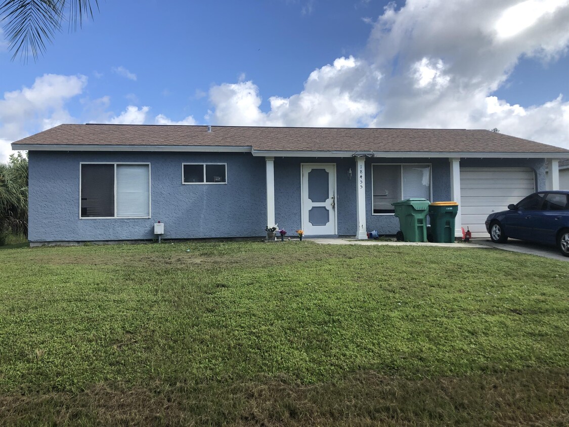 Foto principal - 18455 Van Nuys Cir