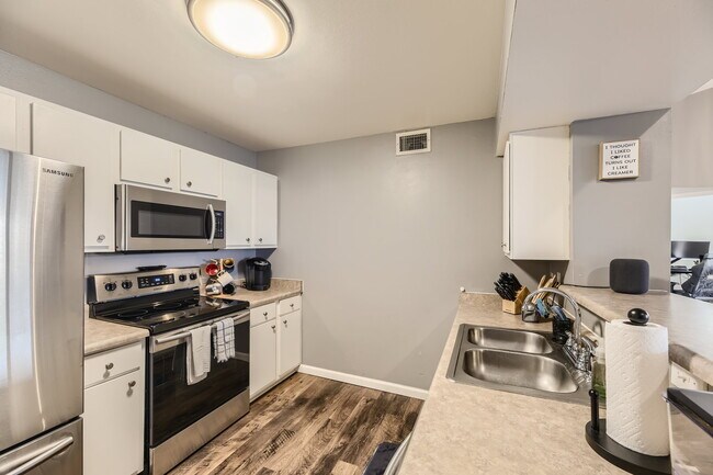 Building Photo - 12912 Ironstone Way