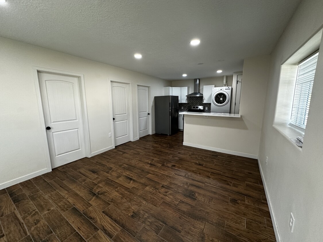 Primary Photo - 4702 Marble Ave