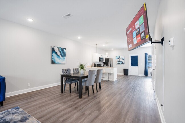 Foto del edificio - 156 Excell Rd