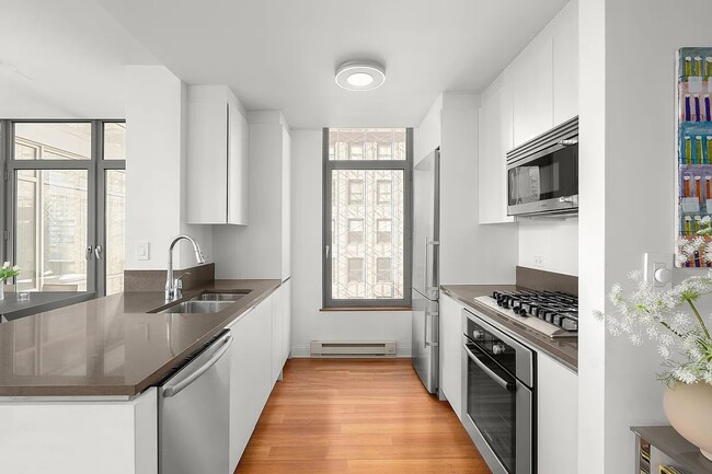 Building Photo - 57 Reade St