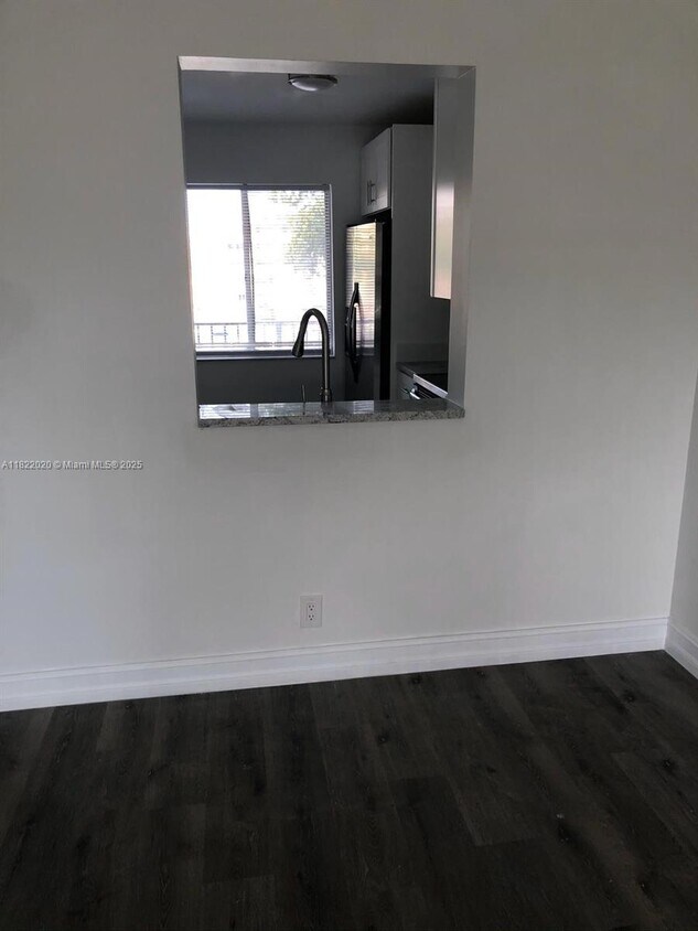 Primary Photo - 8550 N Sherman Cir