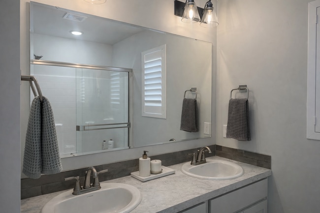 Foto del edificio - 8884 W Hill Rd Pkwy