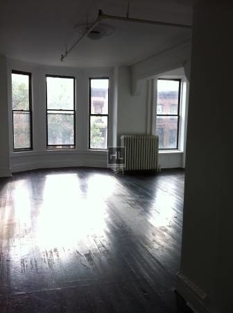 Building Photo - 324 Stuyvesant Ave