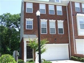 Building Photo - 4712 Creekside Villas Way
