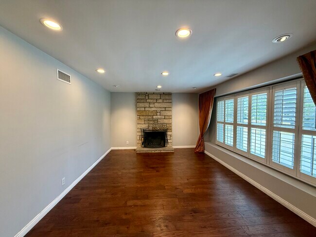 Building Photo - 16412 Bahama St