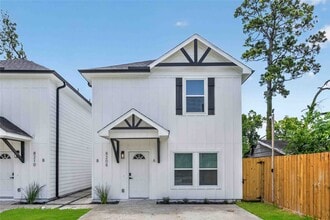 Building Photo - 8208 Sterlingshire St