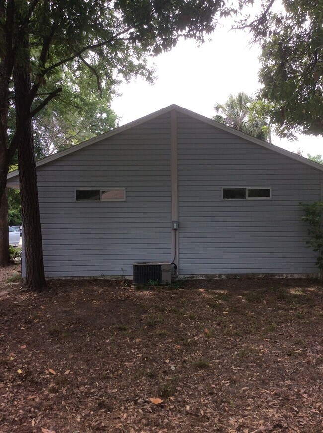 Building Photo - 2br 1ba House
