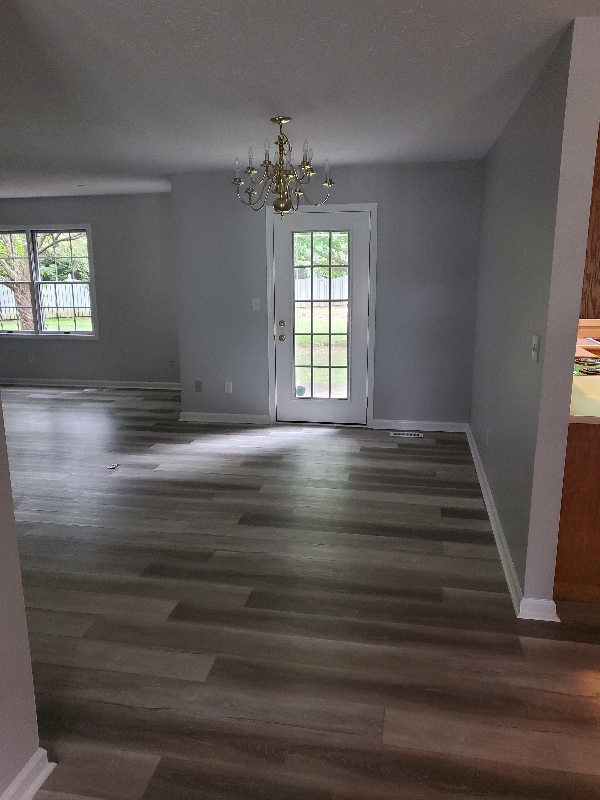 Foto del edificio - 529 Ravens Lake Dr