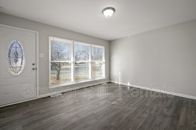 Building Photo - 1225 Bellarmine Ln