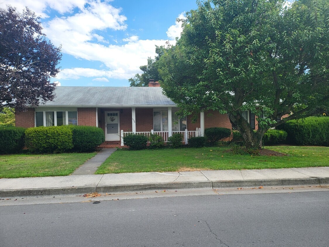 Primary Photo - 1504 Handley Ave