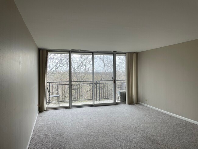 Building Photo - 5800 Oakwood Dr