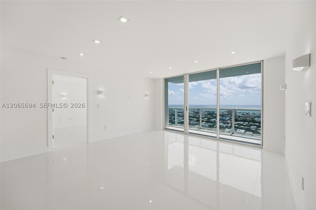 Foto del edificio - 650 West Dr