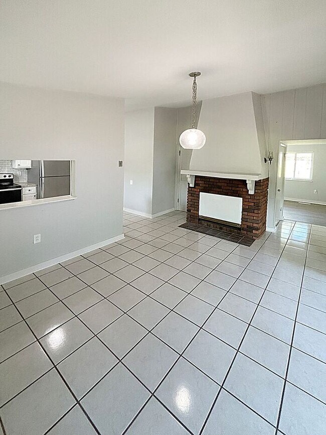 Foto del edificio - Charming 3-Bedroom Home in a Prime Locatio...
