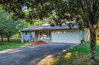 Building Photo - 2 Colgadura Way