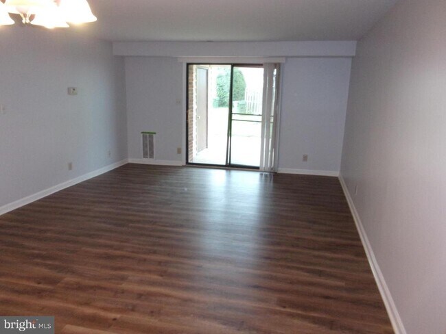 Foto del edificio - 100 Chesterfield Ln