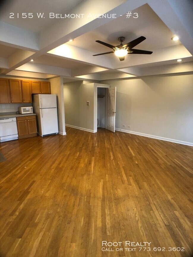 Building Photo - 2155 W Belmont Ave