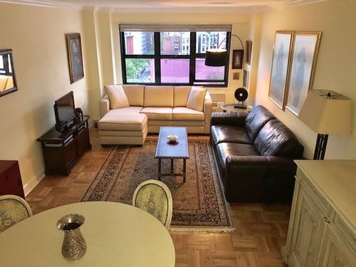 Foto principal - 240 E 76th St