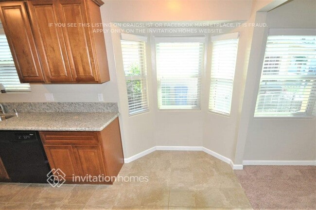 Building Photo - 7108 Heliotrope Ave
