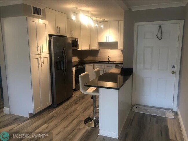 Building Photo - 2950 Olivewood Terrace