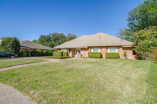 Foto del edificio - Great Move In Ready 3 Bedroom, 2 Bath Home Located in Northridge- Irving ISD- 75038