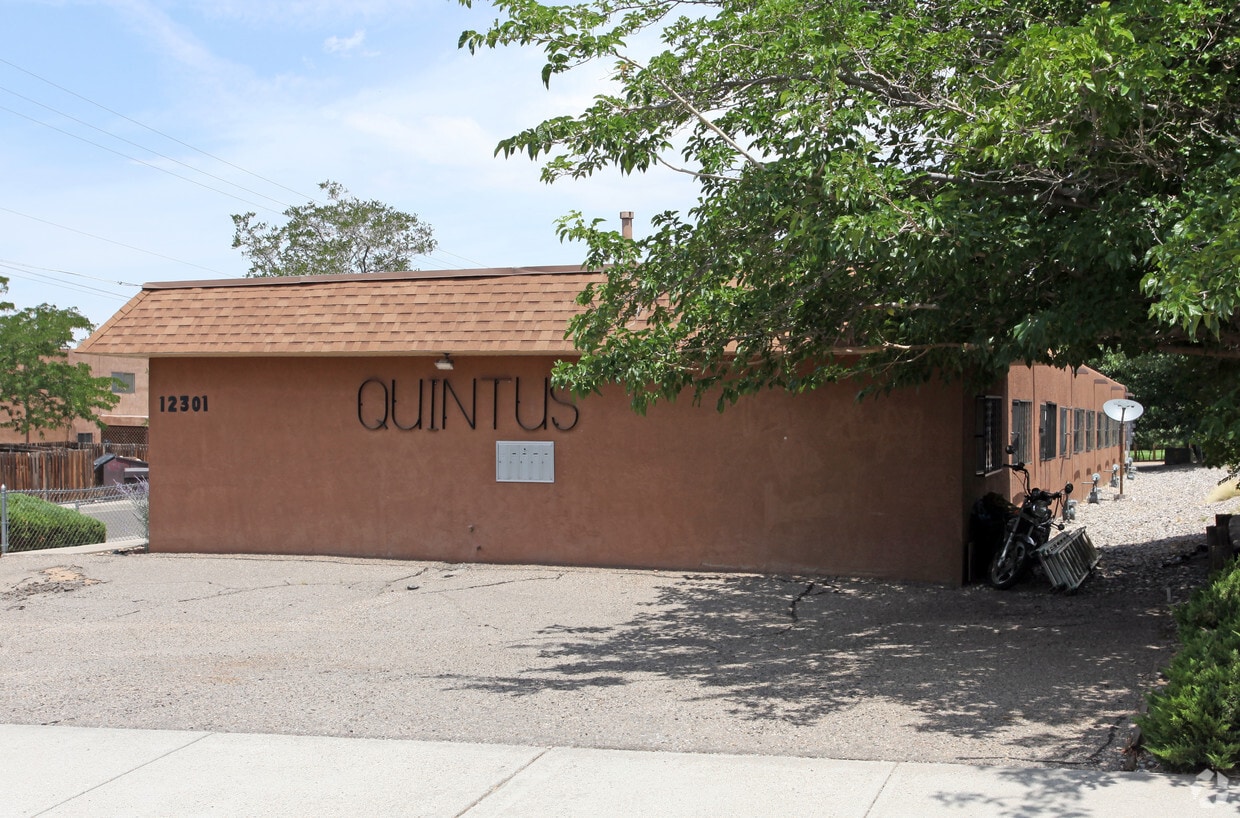 Building Photo - Quintas