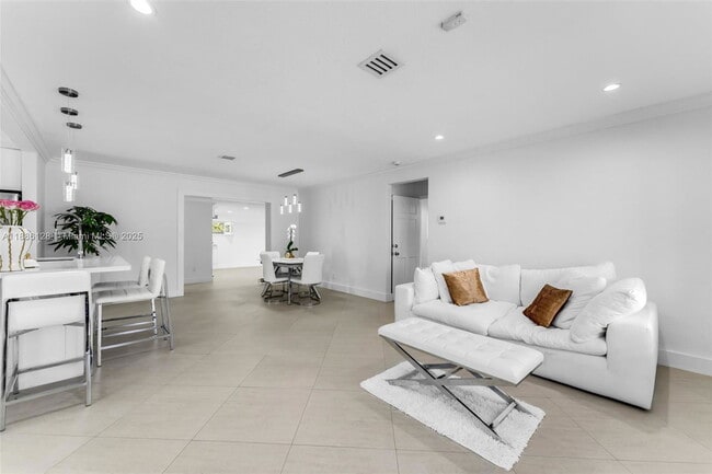 Building Photo - Southwest 85th Avenue, Miami, FL 33155 - 4...