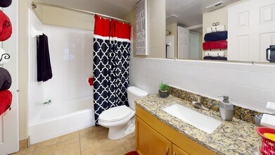 Building Photo - Serenity Lane