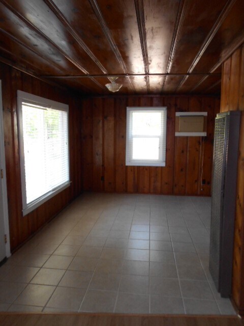 Building Photo - Cute 1 Bedroom House In Shasta Lake (Garage NOT Included)