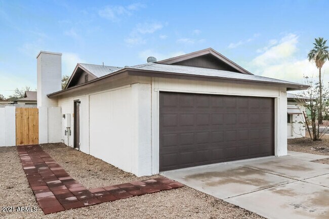 Building Photo - 10003 N 87th Dr