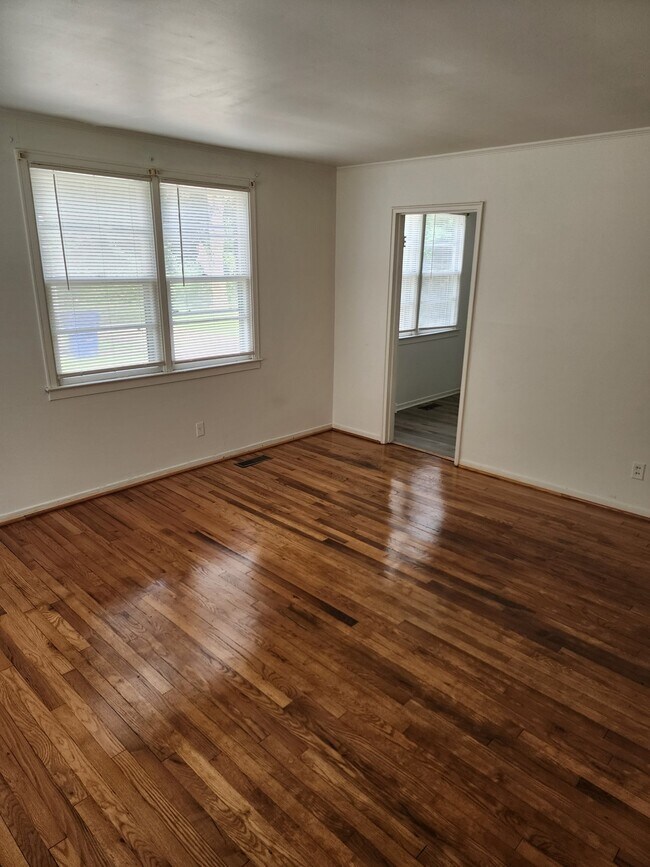 Foto del edificio - 2312 Briarfield Rd