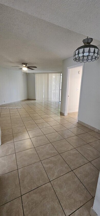 Foto principal - 10451 W Broward Blvd