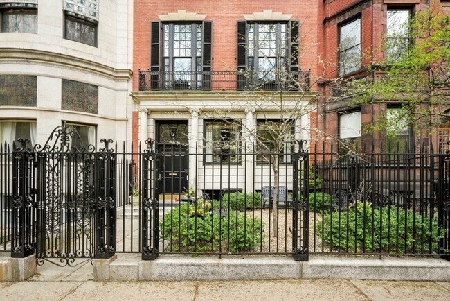 Building Photo - 388 Commonwealth Ave