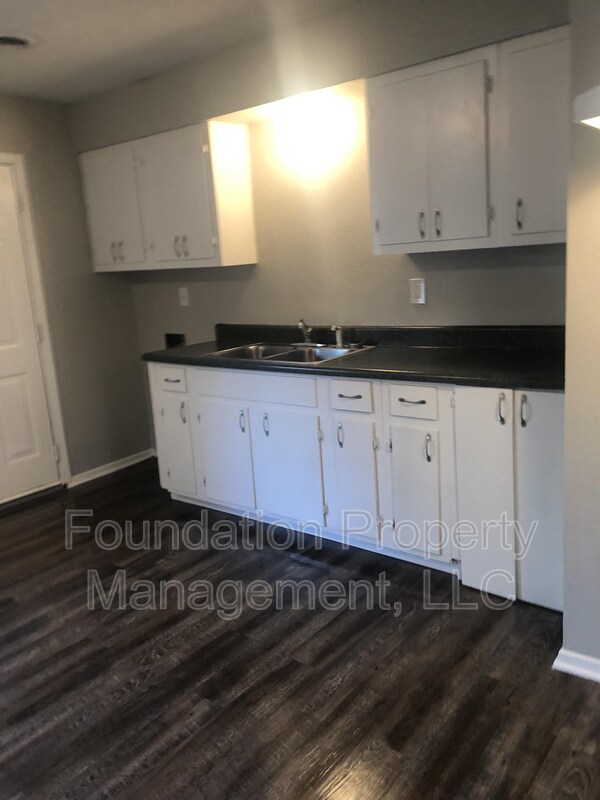Building Photo - 1154 Western Park Dr