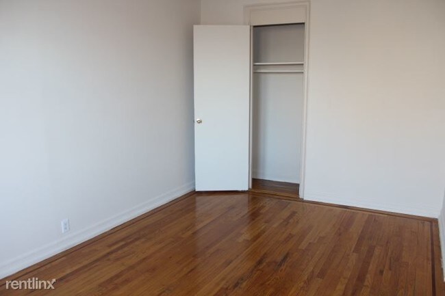 Building Photo - 1 br, 1 bath  - 68 W 238th St E44