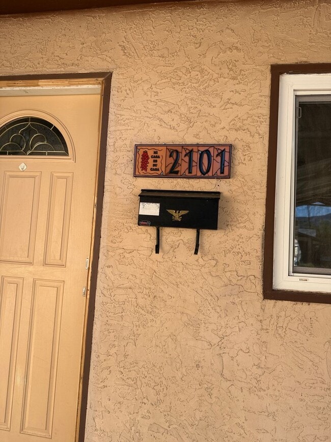 Building Photo - 2101 Aspen Dr