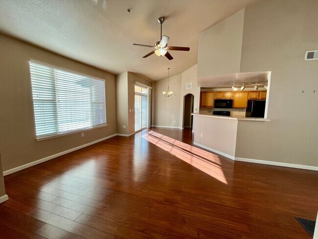 Building Photo - 2 bed 2 bath condo in First Creek Farms