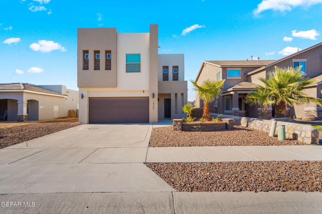Foto principal - 14261 Russ Leach Ave
