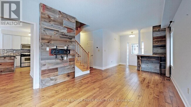 Building Photo - 913 Wingarden Crescent