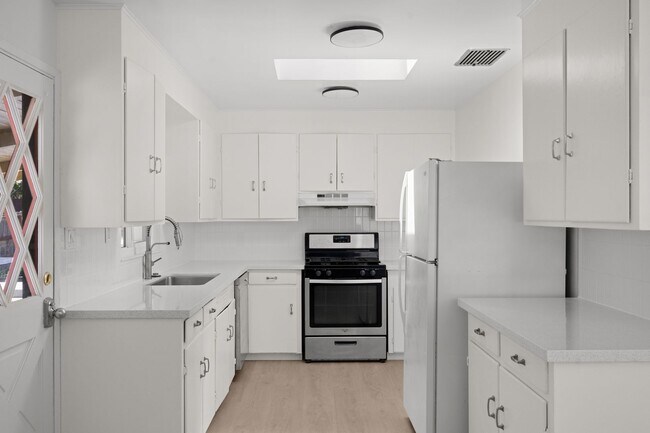 Foto del edificio - 289 Ramona Dr