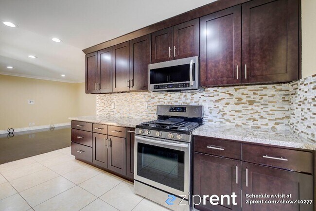 Building Photo - 12444 Mapledale St