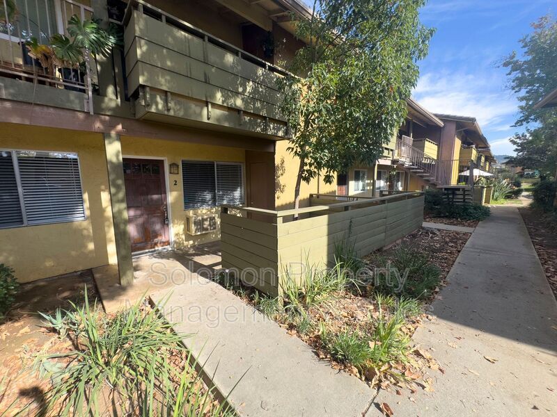 Primary Photo - 2094 E Grand Ave