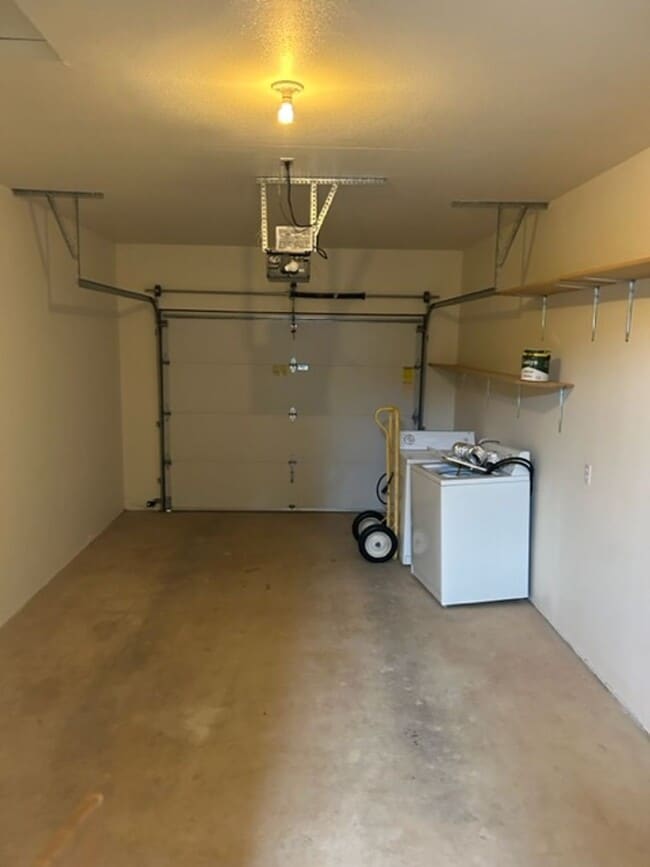 Foto del edificio - 422-422 Division Ave