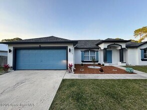 Building Photo - 1013 Salina St SE