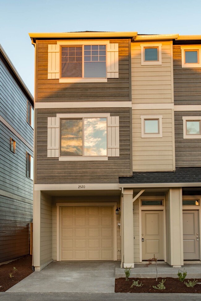 Building Photo - 2520 Carson Loop