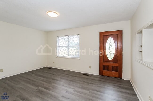Building Photo - Charming & Move-In Ready Home in Hickory Hills!